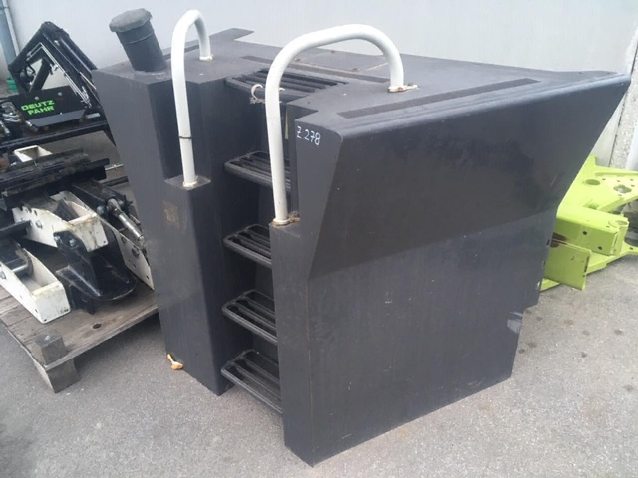 CLAAS Dieseltank für Claas Xerion, 4000 - Rezervni deo: slika 2 CLAAS Dieseltank für Claas Xerion, 4000 - Rezervni deo: slika 2