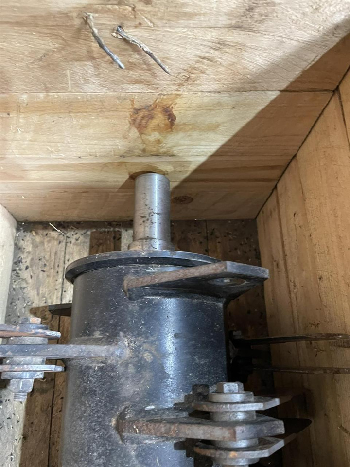 CLAAS Häckslerwelle 00 0741 361 1 gebraucht - Rezervni deo za Kombinovani kombajn: slika 4 CLAAS Häckslerwelle 00 0741 361 1 gebraucht - Rezervni deo za Kombinovani kombajn: slika 4