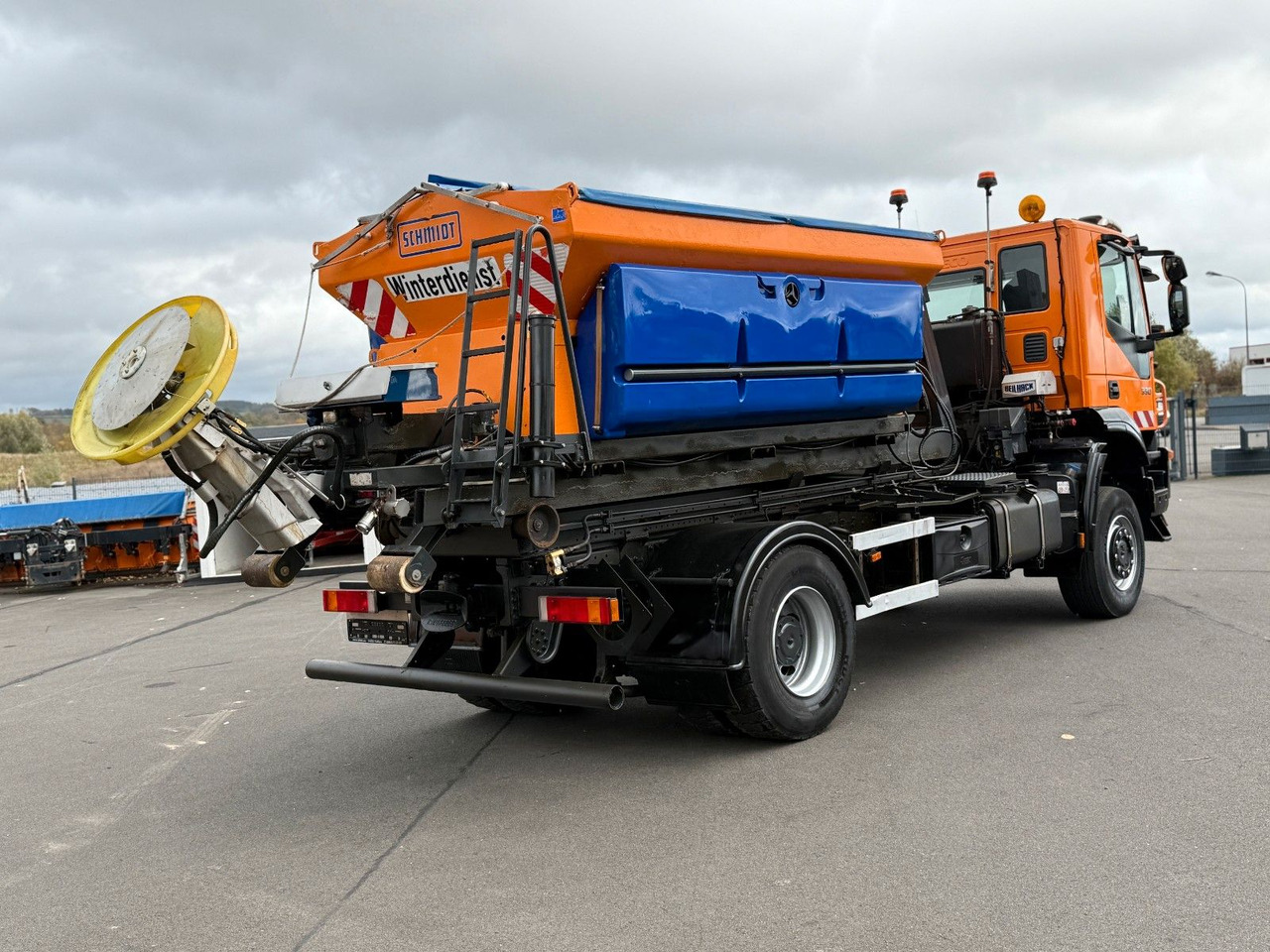 Iveco Trakker 330 EEV Winterdienst Abroll - Kamion sa hidrauličnom kukom: slika 4 Iveco Trakker 330 EEV Winterdienst Abroll - Kamion sa hidrauličnom kukom: slika 4