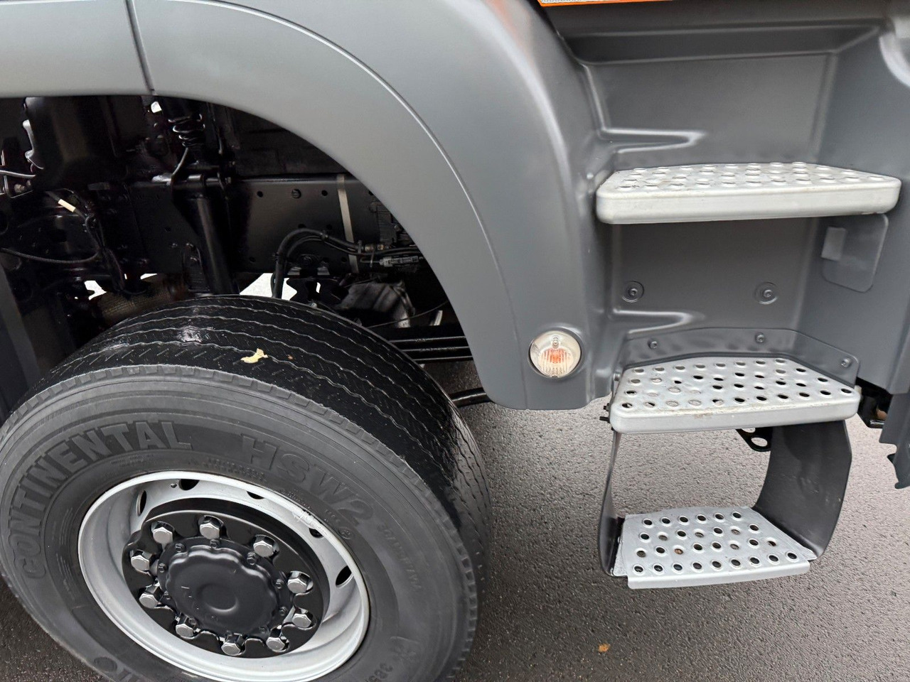 MAN TGS 18.360 4x4 Winterdienst Fahrgestell - Kamion sa golom šasijom i zatvorenom kabinom: slika 3 MAN TGS 18.360 4x4 Winterdienst Fahrgestell - Kamion sa golom šasijom i zatvorenom kabinom: slika 3