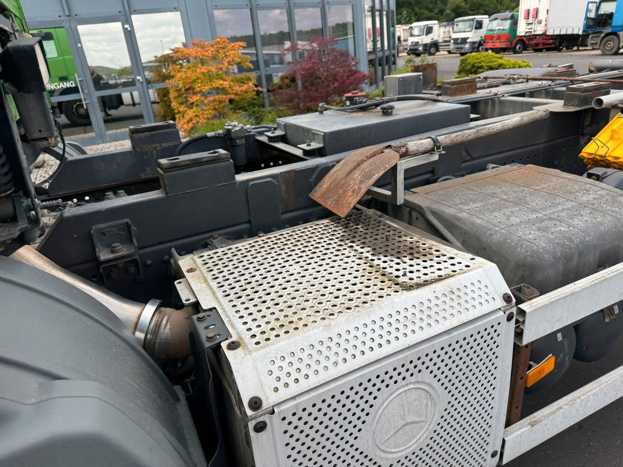 Mercedes-Benz Actros 1832 MP 3 Kipperfahrgestell + Klima - Kamion sa golom šasijom i zatvorenom kabinom: slika 4 Mercedes-Benz Actros 1832 MP 3 Kipperfahrgestell + Klima - Kamion sa golom šasijom i zatvorenom kabinom: slika 4