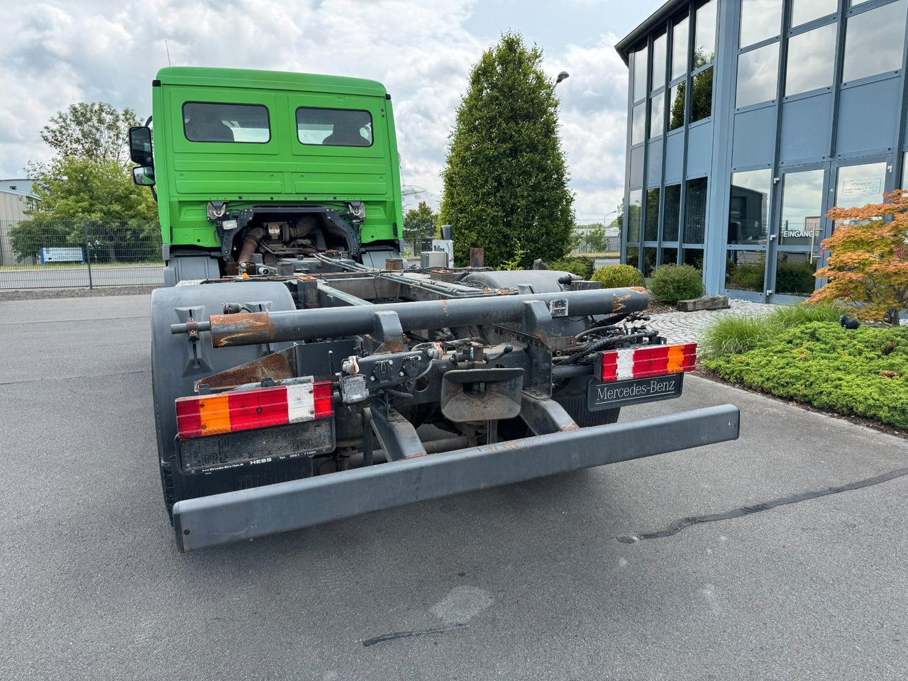 Kamion sa golom šasijom i zatvorenom kabinom Mercedes-Benz Actros 1832 MP 3   Kipperfahrgestell + Klima: slika 8