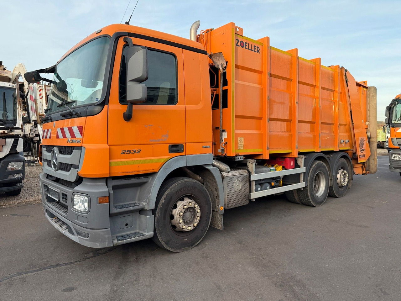 Mercedes-Benz Actros 2532 6x2 Zoeller Medium XL 21 - Kamion za smeće: slika 1 Mercedes-Benz Actros 2532 6x2 Zoeller Medium XL 21 - Kamion za smeće: slika 1