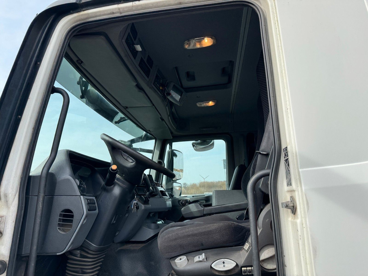 Mercedes-Benz Actros 2536 6x2 Fahrgestell - Kamion sa golom šasijom i zatvorenom kabinom: slika 4 Mercedes-Benz Actros 2536 6x2 Fahrgestell - Kamion sa golom šasijom i zatvorenom kabinom: slika 4