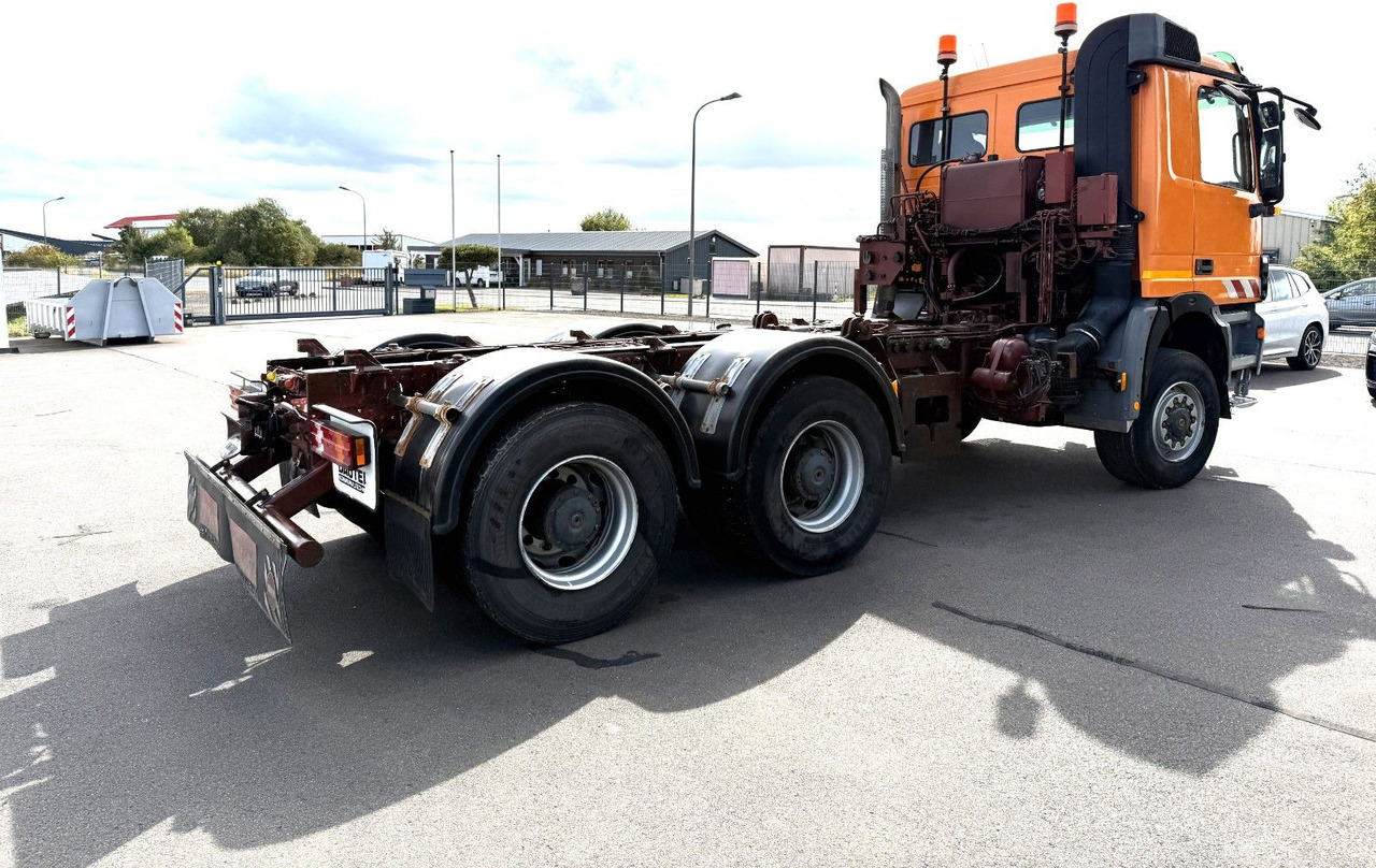 Mercedes-Benz Actros 3340 6x6 Dautel Wechselsystem + Kupplung - Kamion sa golom šasijom i zatvorenom kabinom: slika 4 Mercedes-Benz Actros 3340 6x6 Dautel Wechselsystem + Kupplung - Kamion sa golom šasijom i zatvorenom kabinom: slika 4