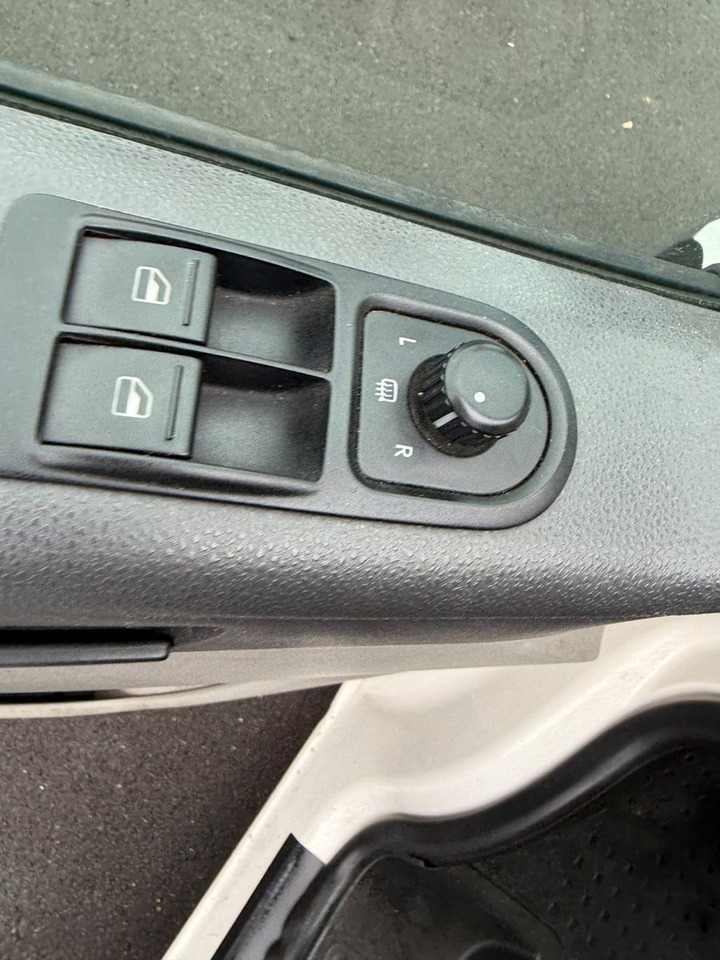Dostavno vozilo s ravnom platformom, Dostavno vozilo sa duplom kabinom Volkswagen VW T 5 2,0 TDI  Doka AHK Klima 114 PS: slika 17