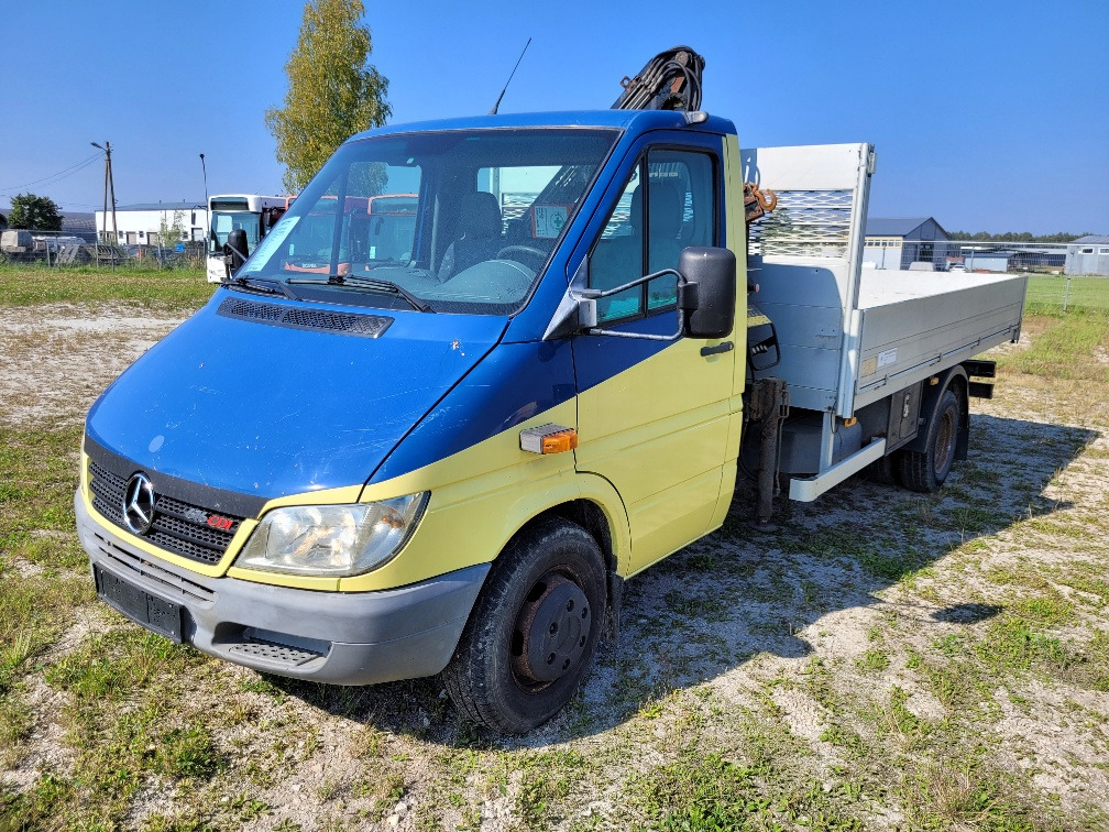 MERCEDES – BENZ SPRINTER 616CDI HIAB 027-2 Crane 10.2004 - Dostavno vozilo s ravnom platformom: slika 2 MERCEDES – BENZ SPRINTER 616CDI HIAB 027-2 Crane 10.2004 - Dostavno vozilo s ravnom platformom: slika 2