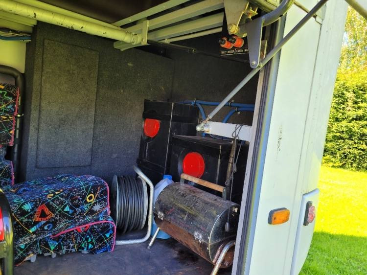 VOLVO B12M BERKHOF AXIAL70 MOTORHOME KLIMA 3.2003 - Turistički autobus: slika 4 VOLVO B12M BERKHOF AXIAL70 MOTORHOME KLIMA 3.2003 - Turistički autobus: slika 4