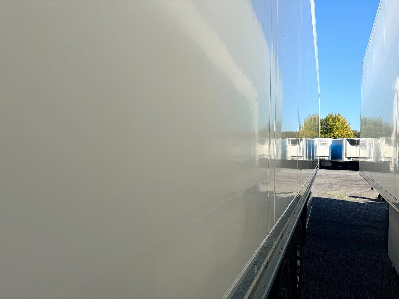 Schmitz Cargobull SKO 24 Isokoffer,Ab KW 46, Miete mögl. - Poluprikolica sa zatvorenim sandukom: slika 4 Schmitz Cargobull SKO 24 Isokoffer,Ab KW 46, Miete mögl. - Poluprikolica sa zatvorenim sandukom: slika 4