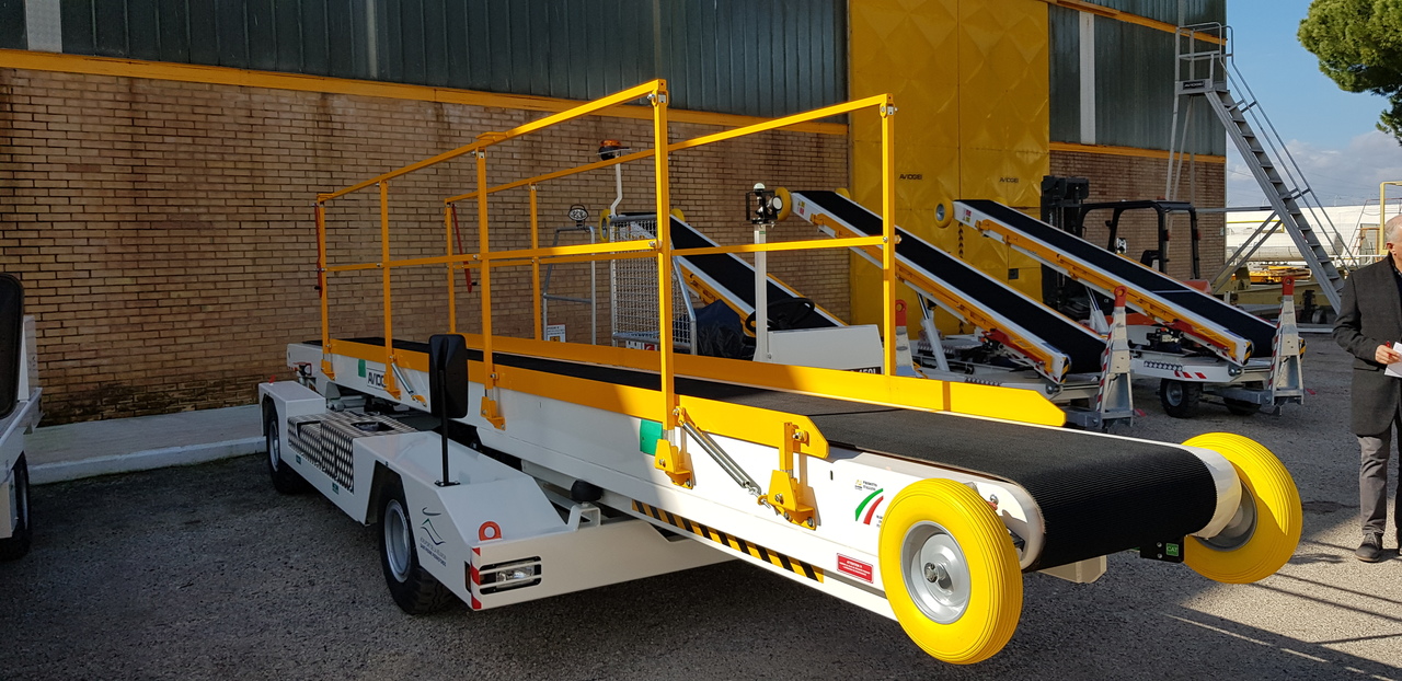 CONVEYOR BELT AVIOGEI NS450 - Avionski trakasti transporter: slika 1 CONVEYOR BELT AVIOGEI NS450 - Avionski trakasti transporter: slika 1