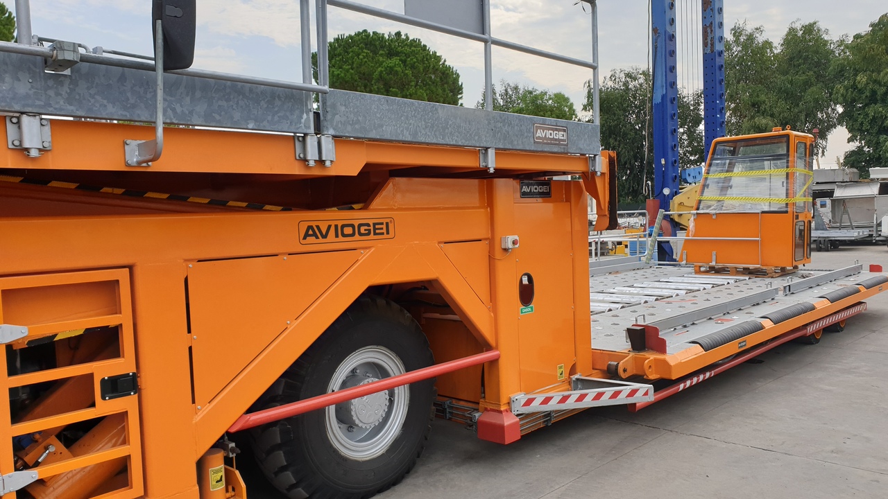 Main Deck Loader Aviogei 20 tons 2PU2000 - Utovarivač kontejnera/ Paleta: slika 3 Main Deck Loader Aviogei 20 tons 2PU2000 - Utovarivač kontejnera/ Paleta: slika 3