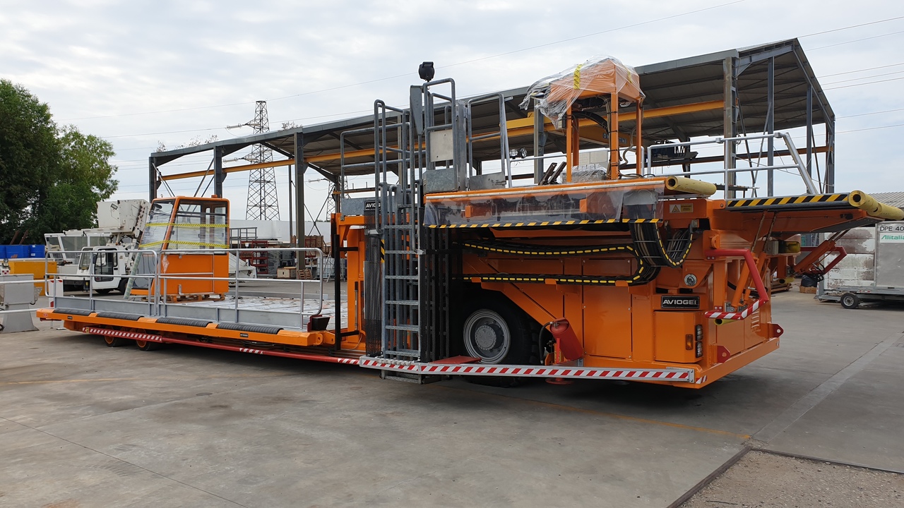 Main Deck Loader Aviogei 20 tons 2PU2000 - Utovarivač kontejnera/ Paleta: slika 4 Main Deck Loader Aviogei 20 tons 2PU2000 - Utovarivač kontejnera/ Paleta: slika 4