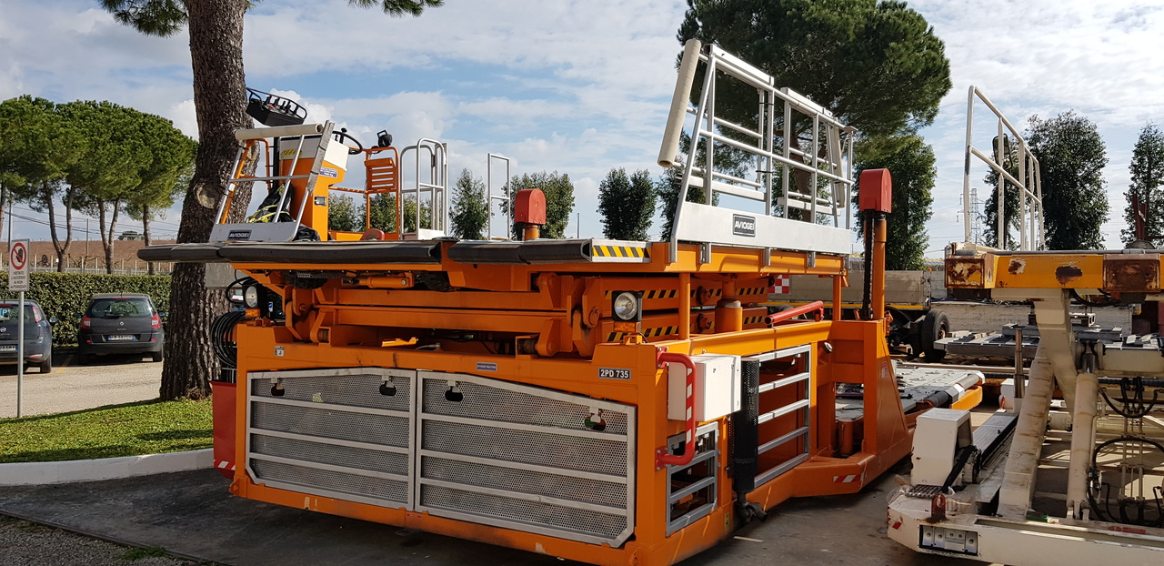 Main Deck Loader Aviogei 20 tons 2PU2000 - Utovarivač kontejnera/ Paleta: slika 1 Main Deck Loader Aviogei 20 tons 2PU2000 - Utovarivač kontejnera/ Paleta: slika 1