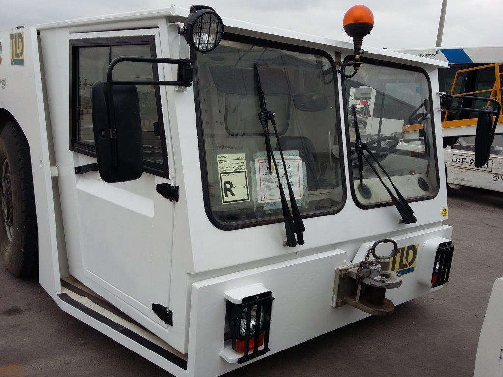 Pushback Tractor TLD TMX400-26 - Aerodromski traktor: slika 1 Pushback Tractor TLD TMX400-26 - Aerodromski traktor: slika 1