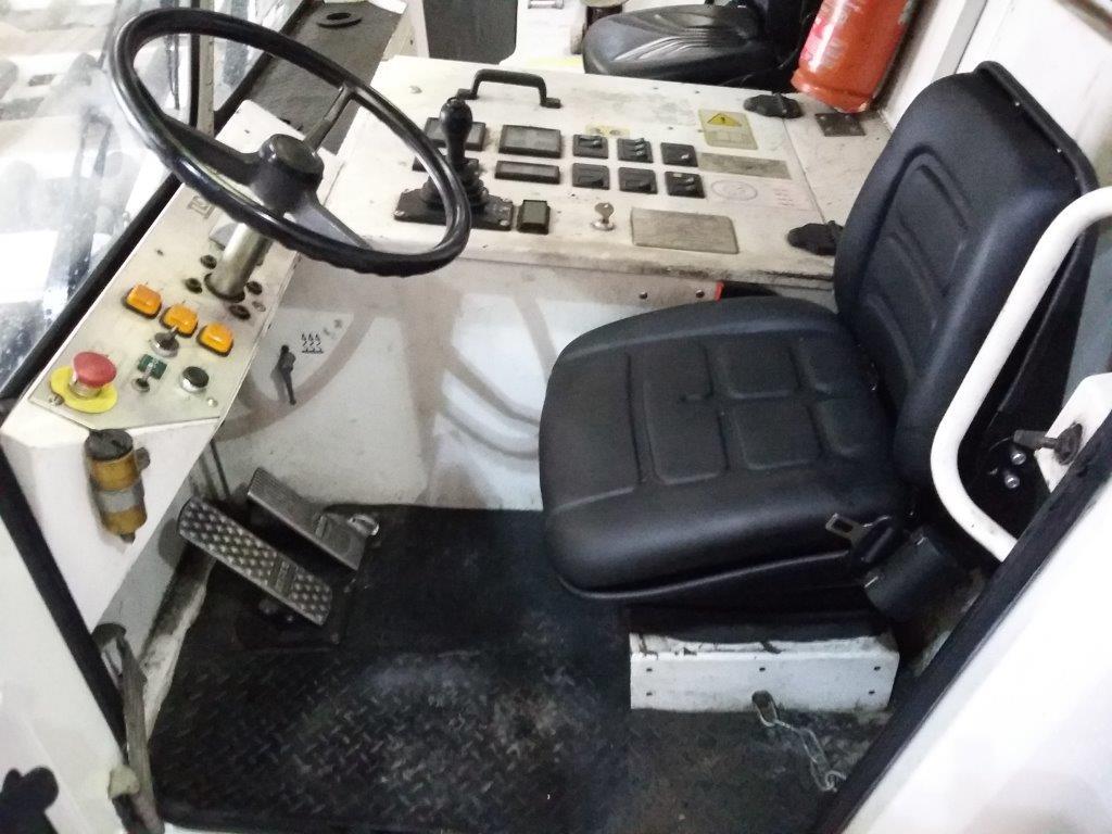 Pushback Tractor TLD TMX400-30 - Aerodromski traktor: slika 4 Pushback Tractor TLD TMX400-30 - Aerodromski traktor: slika 4