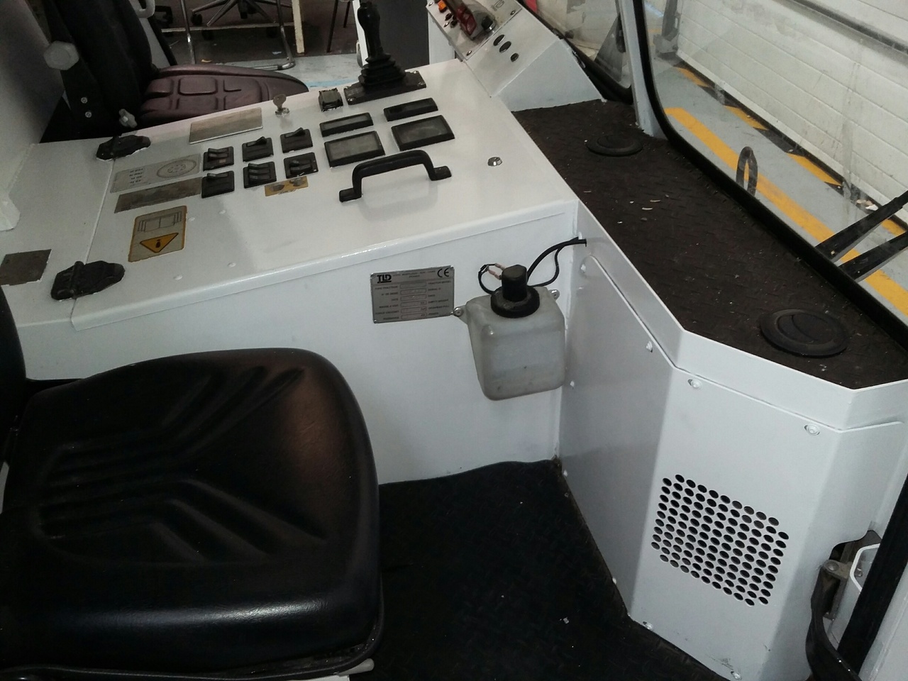 Pushback Tractor TLD TMX400-30 - Aerodromski traktor: slika 5 Pushback Tractor TLD TMX400-30 - Aerodromski traktor: slika 5