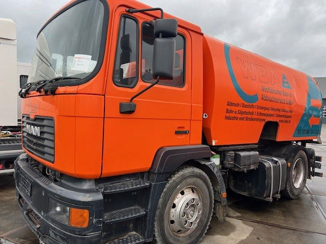 MAN 15 .220 - Autočistilica: slika 1 MAN 15 .220 - Autočistilica: slika 1
