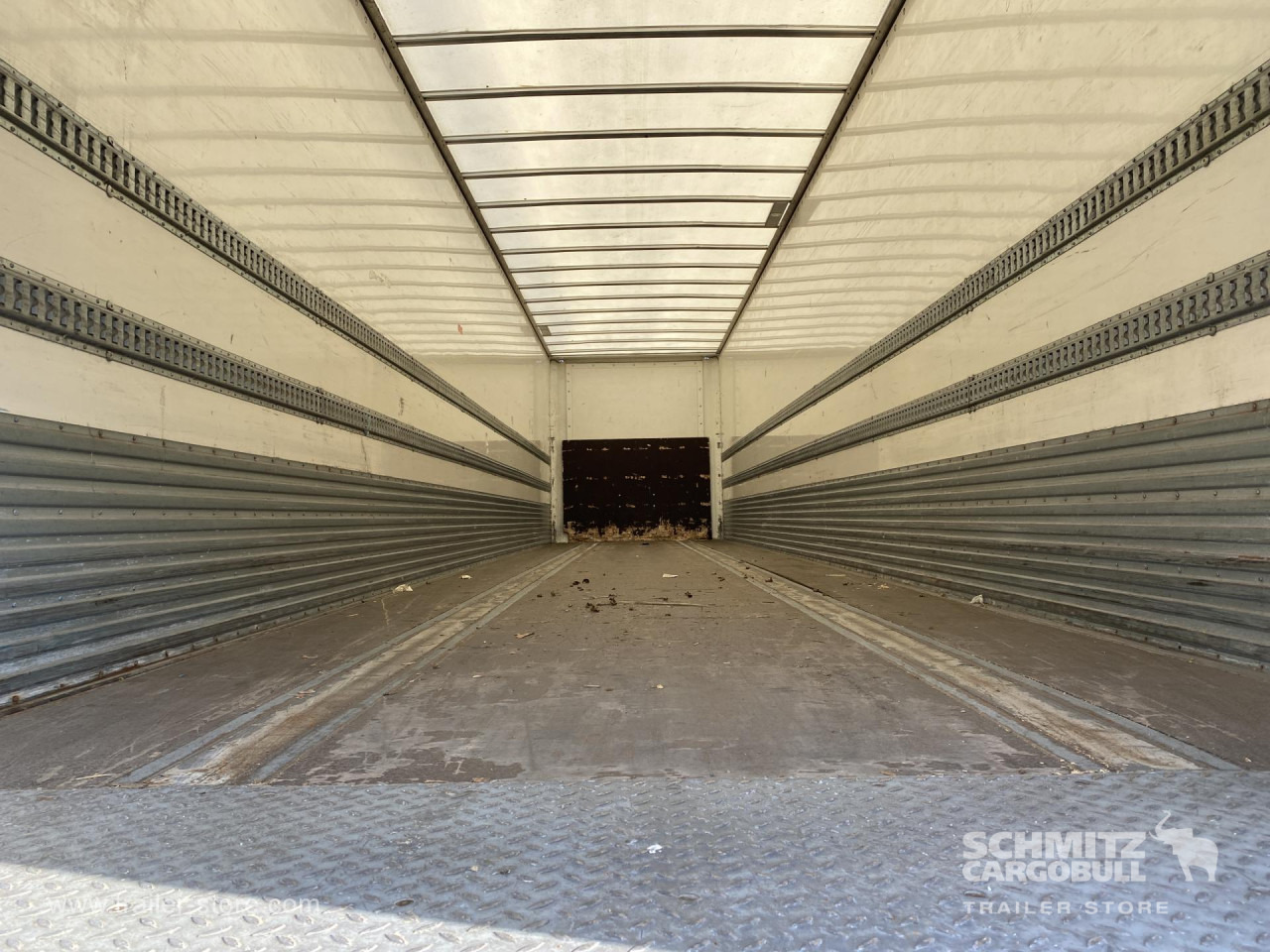 LECI TRAILER Dryfreight Standard Roller shutter door - Poluprikolica sa zatvorenim sandukom: slika 3 LECI TRAILER Dryfreight Standard Roller shutter door - Poluprikolica sa zatvorenim sandukom: slika 3