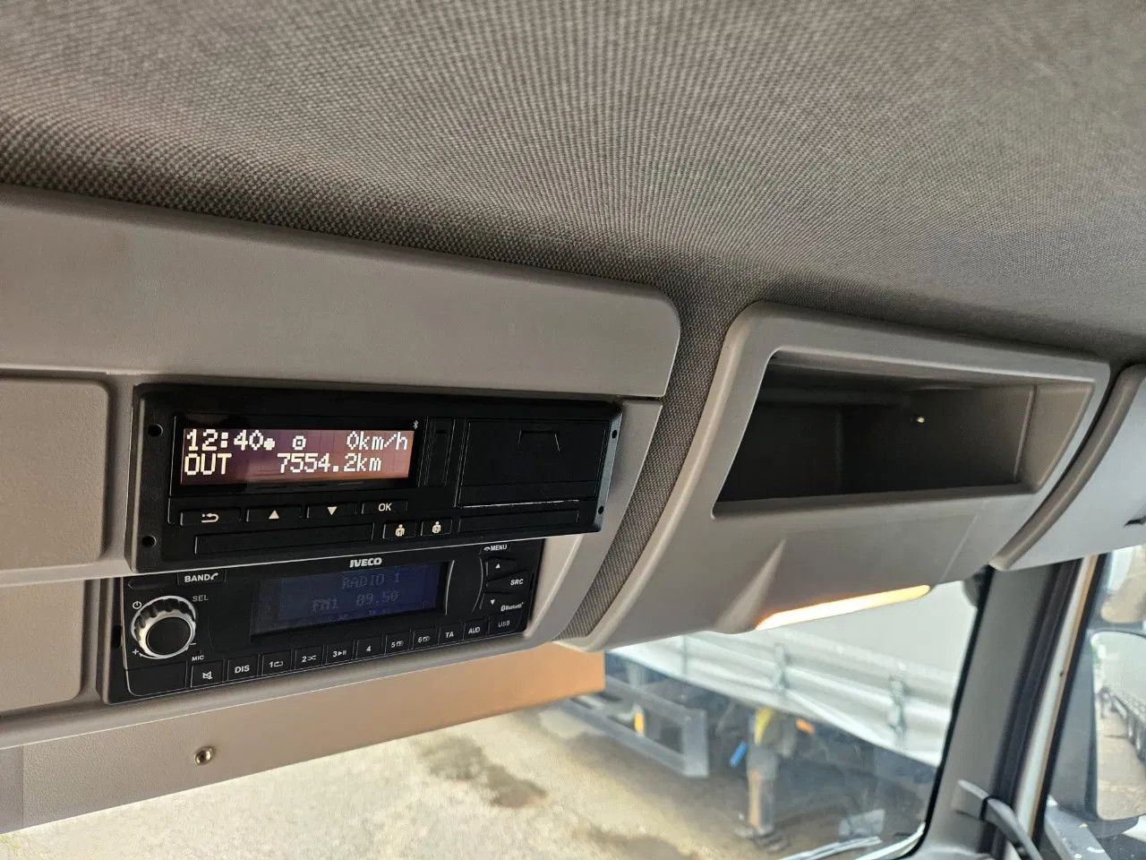 Kamion sa zatvorenim sandukom Iveco EuroCargo 120 - 210 BOX 12t Only 7554 km: slika 12