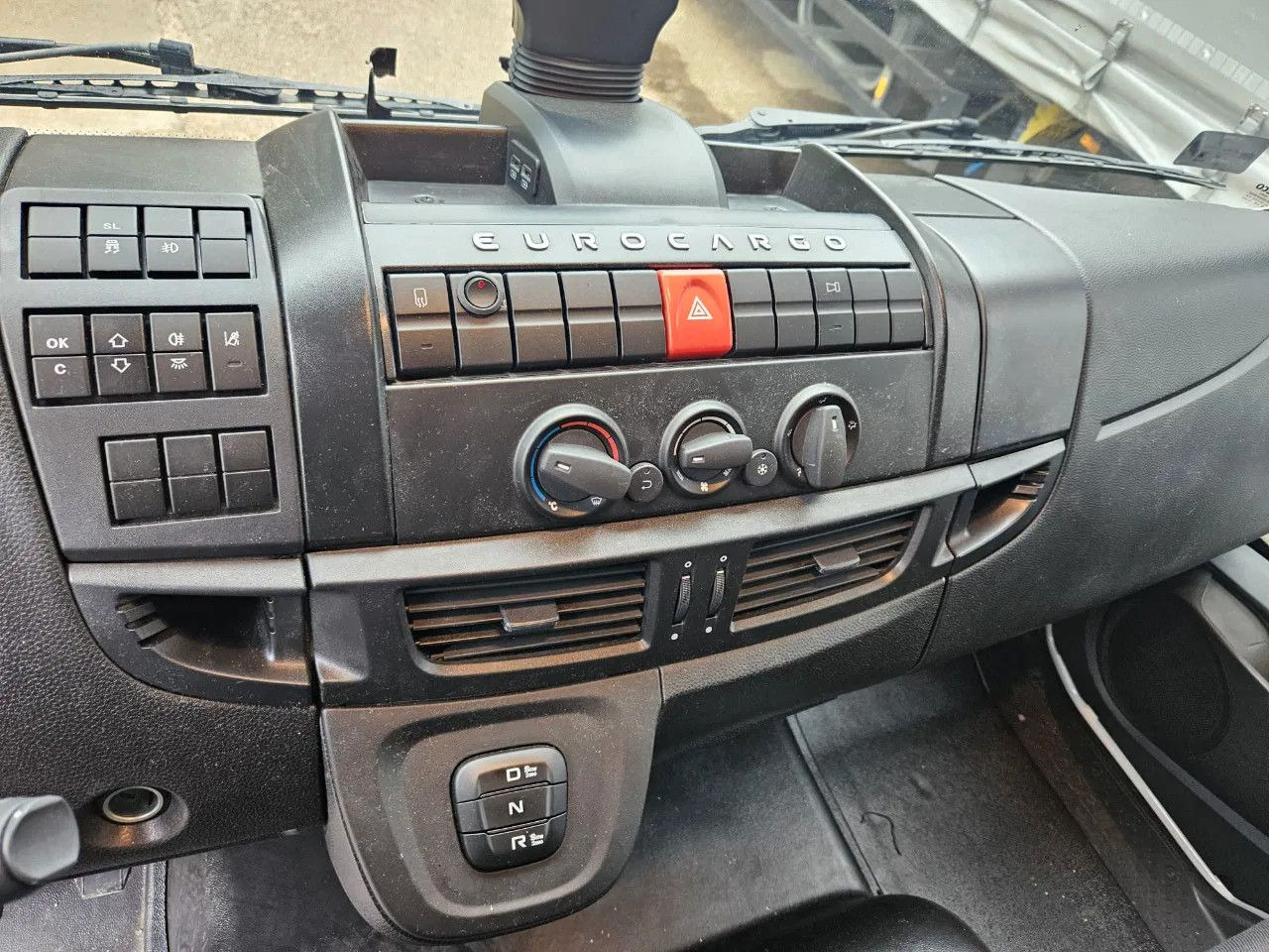 Kamion sa zatvorenim sandukom Iveco EuroCargo 120 - 210 BOX 12t Only 7554 km: slika 14