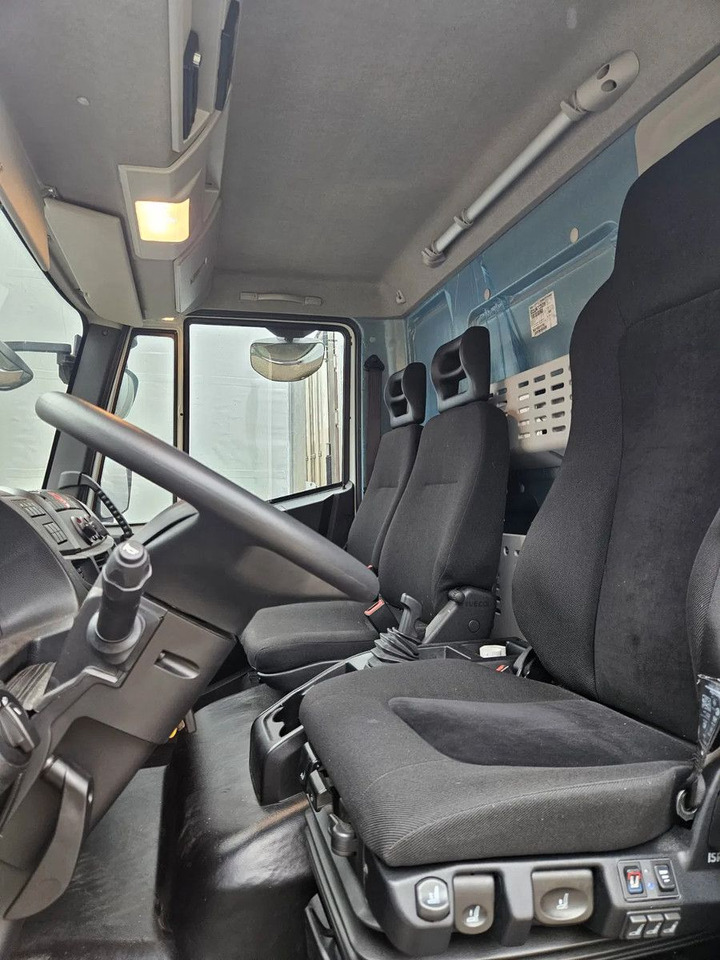 Kamion sa zatvorenim sandukom Iveco EuroCargo 120 - 210 BOX 12t Only 7554 km: slika 9