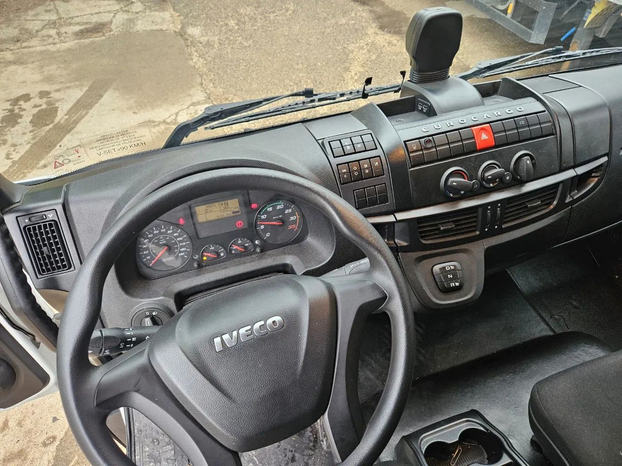 Kamion sa zatvorenim sandukom Iveco EuroCargo 120 - 210 BOX 12t Only 7554 km: slika 11