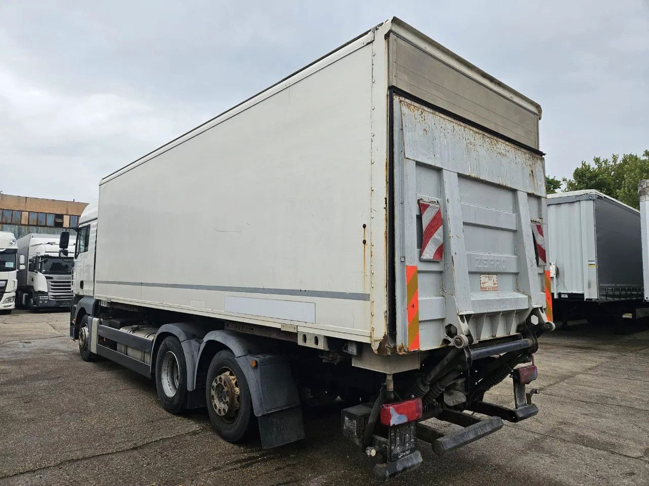 MAN TGA 26.400 BDF Tail Lift Euro5, New Smart2 Tacho - Kamion za prevoz kontejnera/ Kamion sa promenjivim sandukom: slika 4 MAN TGA 26.400 BDF Tail Lift Euro5, New Smart2 Tacho - Kamion za prevoz kontejnera/ Kamion sa promenjivim sandukom: slika 4