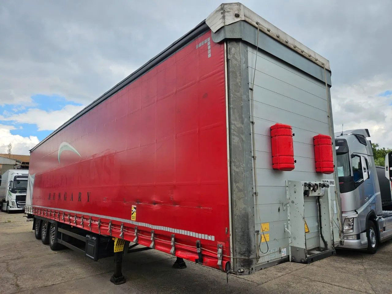 Schmitz Cargobull SCB S3T 60 unis in stock! 6 New tires, Alloy w. - Poluprikolica sa ceradom: slika 2 Schmitz Cargobull SCB S3T 60 unis in stock! 6 New tires, Alloy w. - Poluprikolica sa ceradom: slika 2