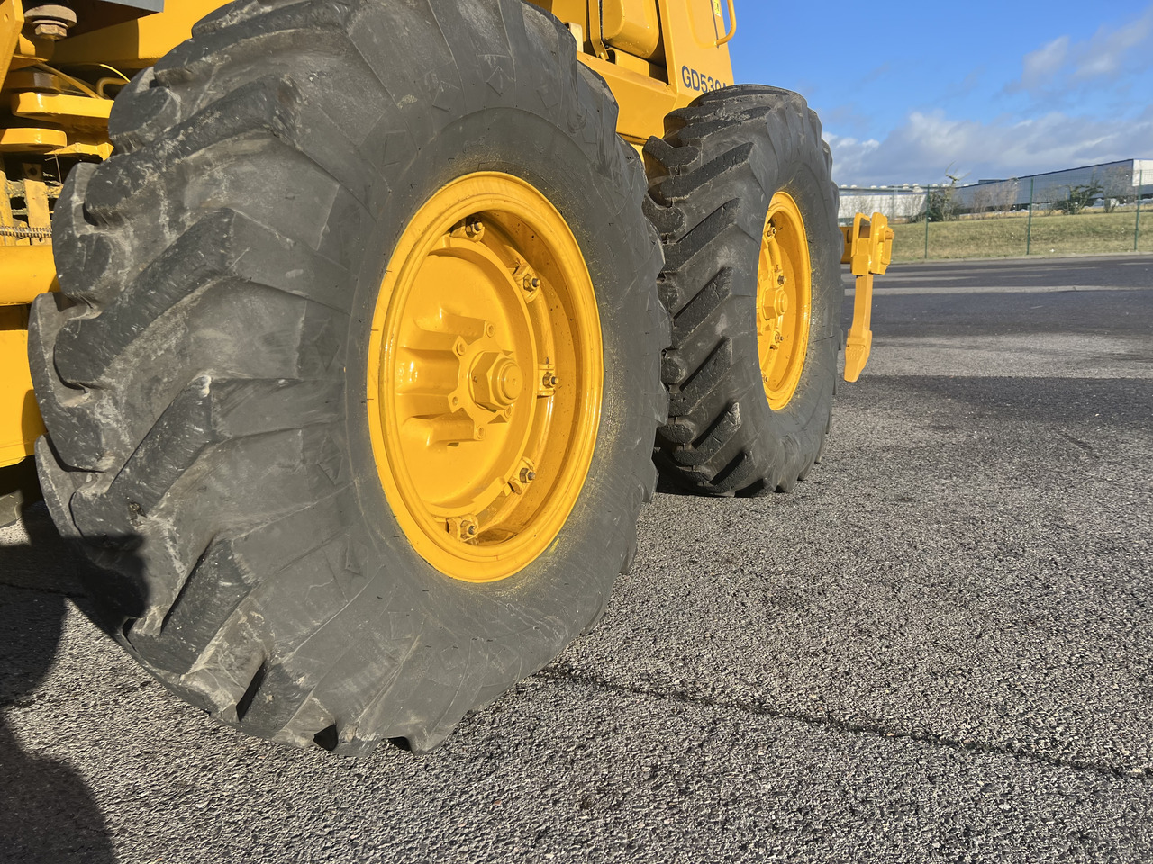 Grejder KOMATSU GD530A mit 5-Zahn-Heckaufreisser: slika 7 Grejder KOMATSU GD530A mit 5-Zahn-Heckaufreisser: slika 7