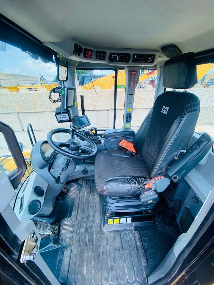 Utovarivač točkaš CAT 926m: slika 8