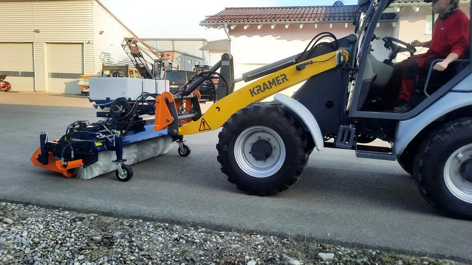 Kehrmaschine Kramer 1,2, 1,5, 1,8 2,3 2,8m Euro Radlader Hoflader - Metle: slika 2 Kehrmaschine Kramer 1,2, 1,5, 1,8 2,3 2,8m Euro Radlader Hoflader - Metle: slika 2