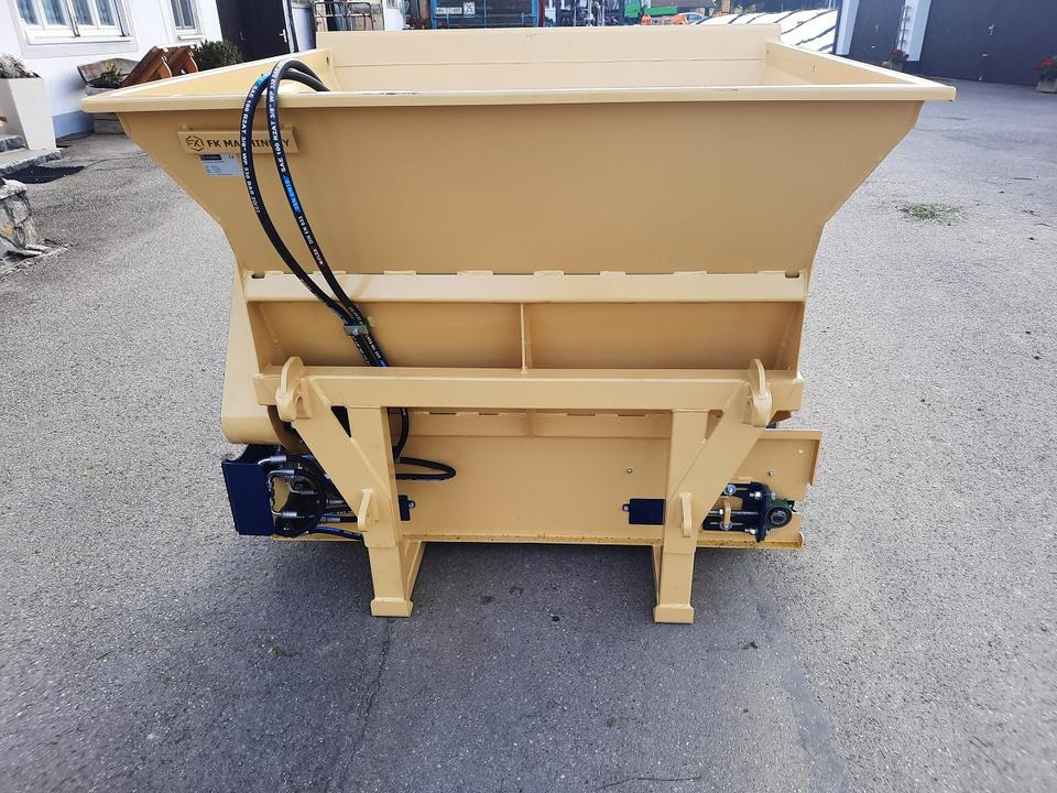 Liegeboxen Einstreugerät Futterverteilgerät Hoflader Radlader Cat - Oprema za stoku: slika 1 Liegeboxen Einstreugerät Futterverteilgerät Hoflader Radlader Cat - Oprema za stoku: slika 1