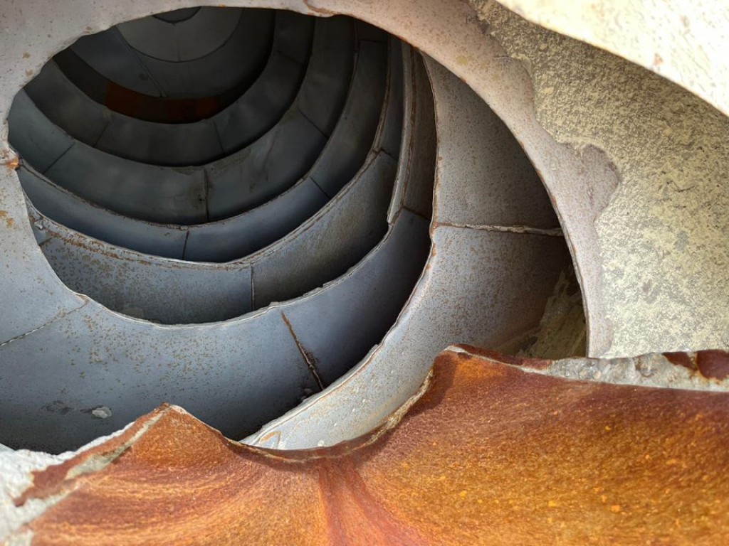 MERCEDES-BENZ Arocs 3240 B 8x4 Betonmischer Deutsch Top AP Achsen - Kamion: slika 4 MERCEDES-BENZ Arocs 3240 B 8x4 Betonmischer Deutsch Top AP Achsen - Kamion: slika 4