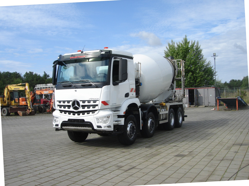 MERCEDES-BENZ Arocs 3240 B 8x4 Betonmischer Deutsch Top AP Achsen - Kamion: slika 2 MERCEDES-BENZ Arocs 3240 B 8x4 Betonmischer Deutsch Top AP Achsen - Kamion: slika 2