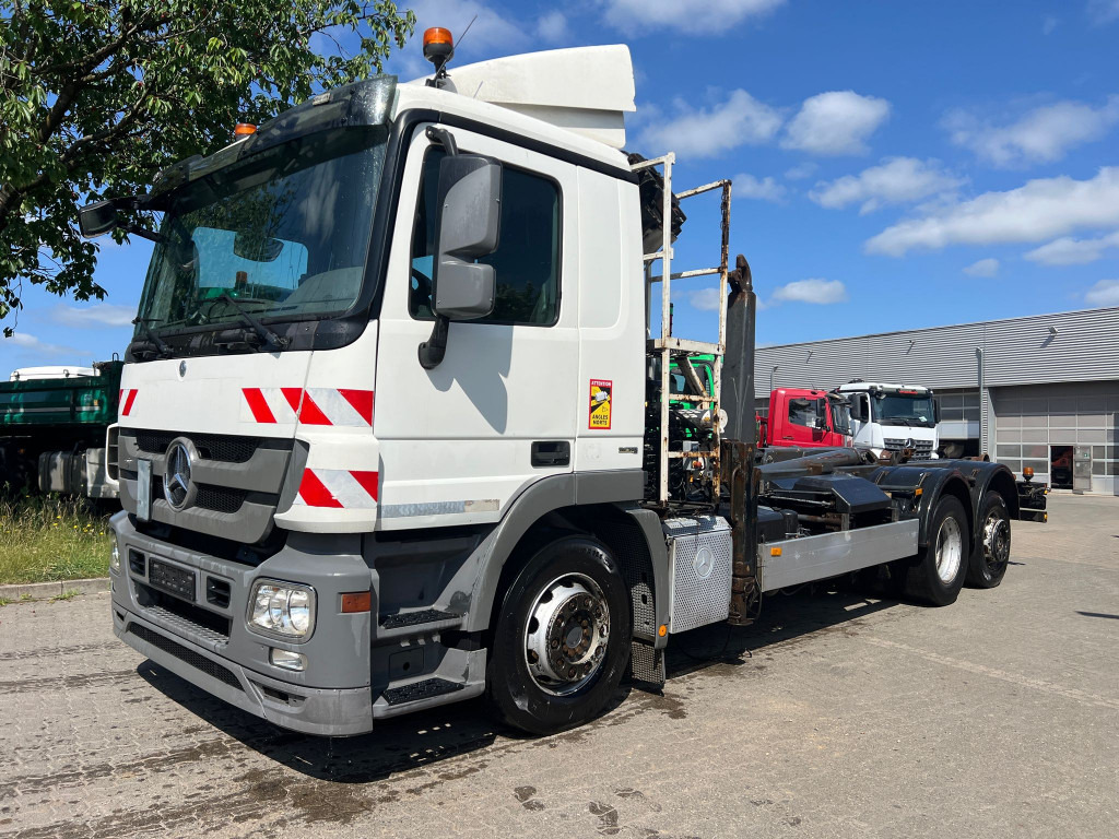 MERCEDES-BENZ Actros 2541 L6x2 Abrollkipper mit Kran Funk+Greiferst - Kamion sa hidrauličnom kukom, Kamion sa dizalicom: slika 1 MERCEDES-BENZ Actros 2541 L6x2 Abrollkipper mit Kran Funk+Greiferst - Kamion sa hidrauličnom kukom, Kamion sa dizalicom: slika 1