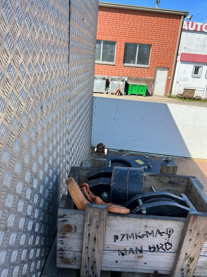 MERCEDES-BENZ Actros 2546 L 6x2 Pritsche Heckkran Palfinger PK 44.002+Winde - Kamion sa tovarnim sandukom, Kamion sa dizalicom: slika 3 MERCEDES-BENZ Actros 2546 L 6x2 Pritsche Heckkran Palfinger PK 44.002+Winde - Kamion sa tovarnim sandukom, Kamion sa dizalicom: slika 3