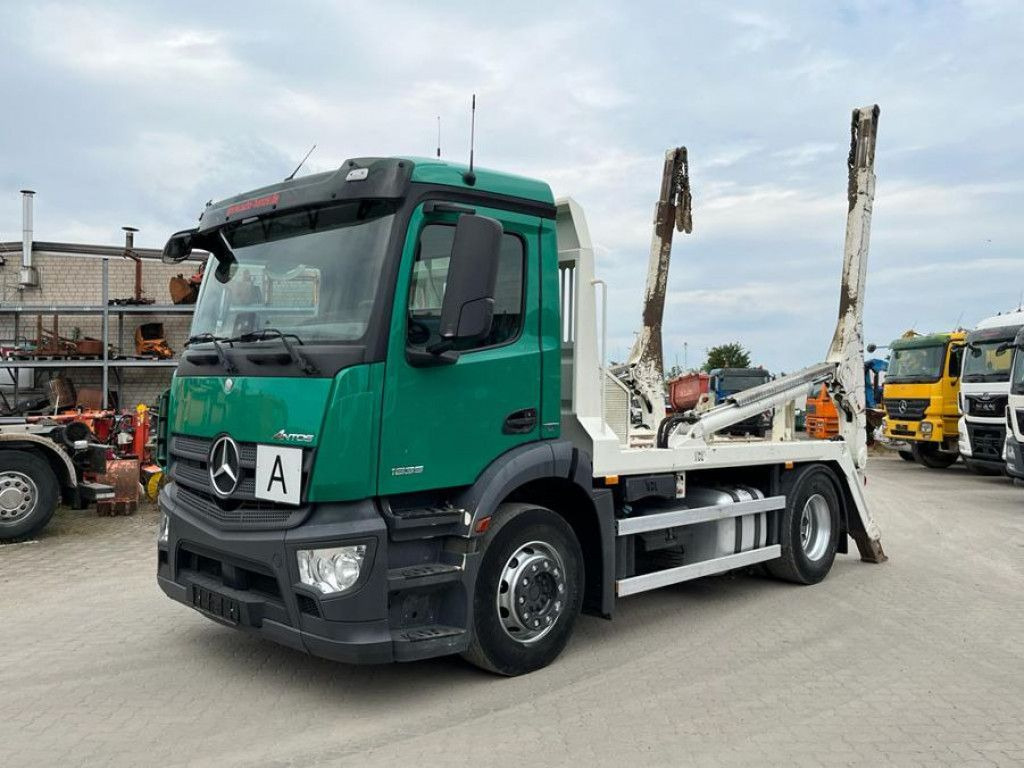 Mercedes-Benz Antos 1835 L 4x2 Absetzkipper VDL, Euro 6 - Kamion za utovaranje kontejnera: slika 1 Mercedes-Benz Antos 1835 L 4x2 Absetzkipper VDL, Euro 6 - Kamion za utovaranje kontejnera: slika 1