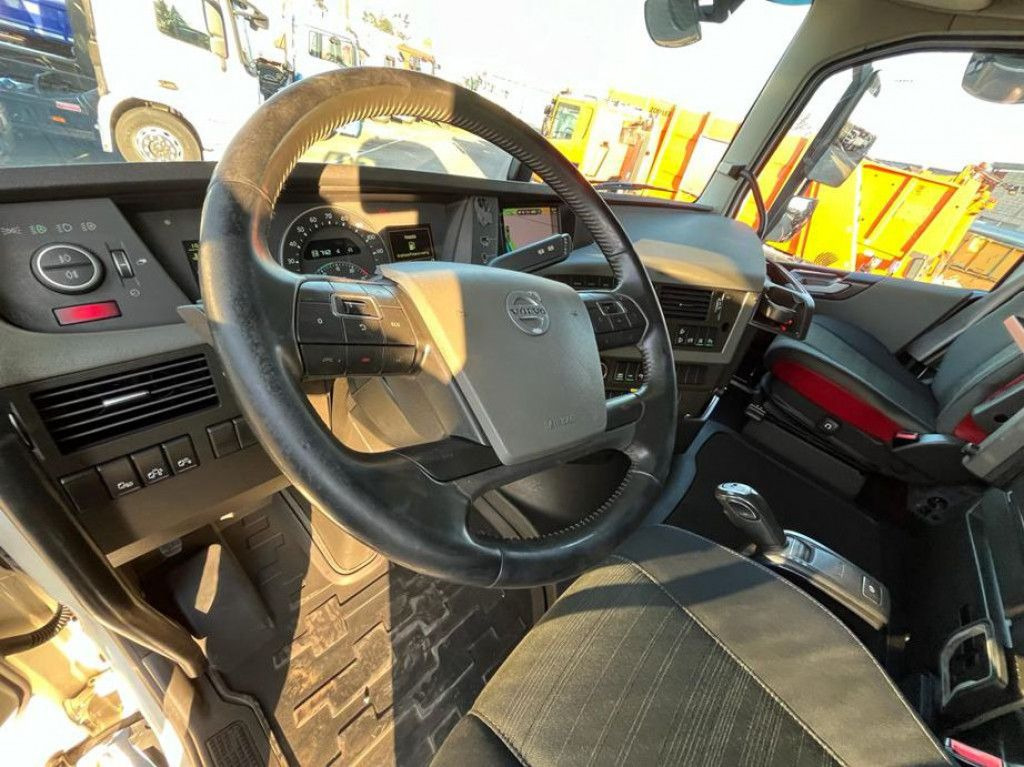 Volvo FH 500 6x2 Abrollkipper Funkfernbedienung - Kamion sa hidrauličnom kukom: slika 5 Volvo FH 500 6x2 Abrollkipper Funkfernbedienung - Kamion sa hidrauličnom kukom: slika 5