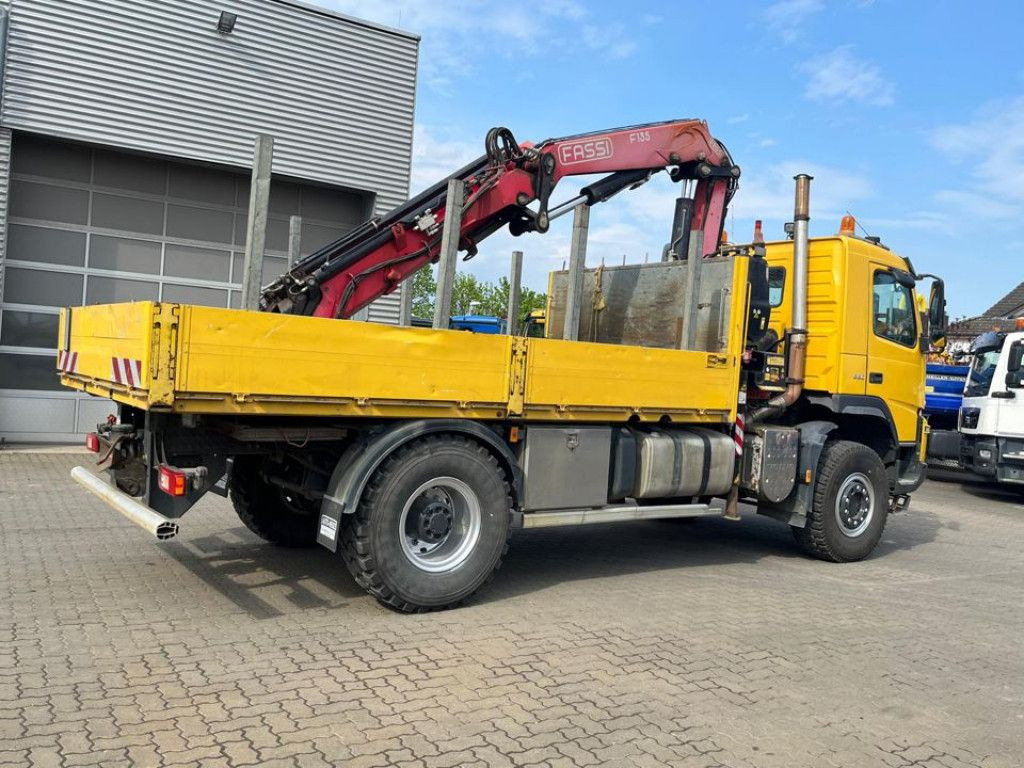 Volvo FM 330 4x4 Pritsche Kran Singelreifen Funkfernbe - Kamion sa tovarnim sandukom, Kamion sa dizalicom: slika 4 Volvo FM 330 4x4 Pritsche Kran Singelreifen Funkfernbe - Kamion sa tovarnim sandukom, Kamion sa dizalicom: slika 4