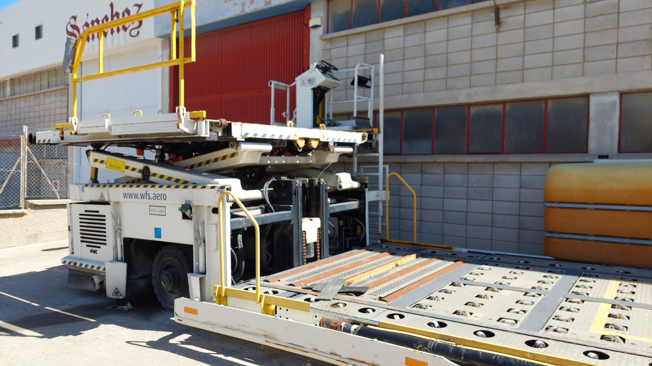 Lower deck loader FMC/JBT C15W - Utovarivač kontejnera/ Paleta: slika 4 Lower deck loader FMC/JBT C15W - Utovarivač kontejnera/ Paleta: slika 4