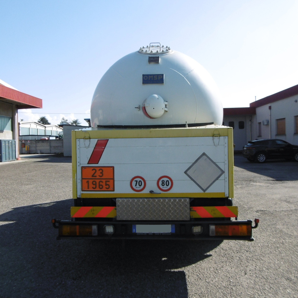IVECO 150.24 - Kamion cisterna: slika 2 IVECO 150.24 - Kamion cisterna: slika 2