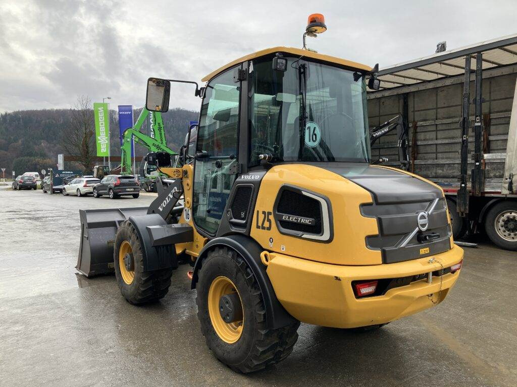 Volvo JL25H Electric - Mini utovarivač: slika 3 Volvo JL25H Electric - Mini utovarivač: slika 3