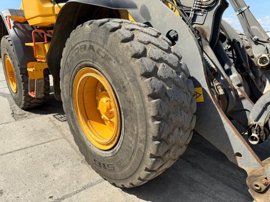 Utovarivač točkaš Volvo L60H: slika 14