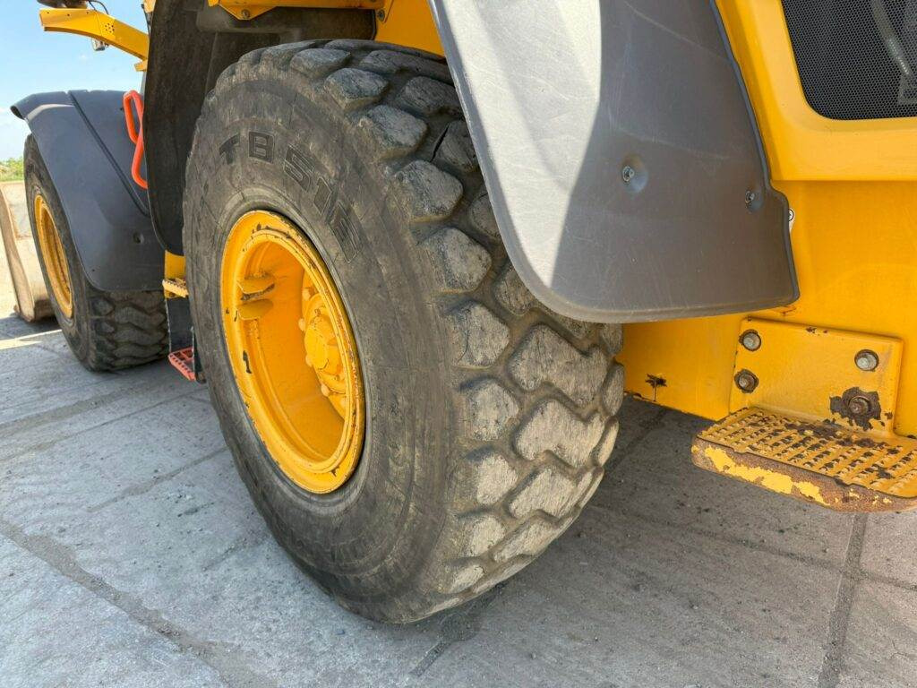 Utovarivač točkaš Volvo L60H: slika 17