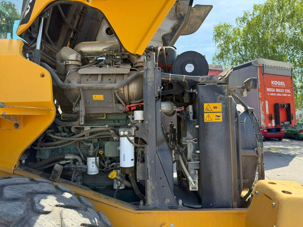 Utovarivač točkaš Volvo L60H: slika 9