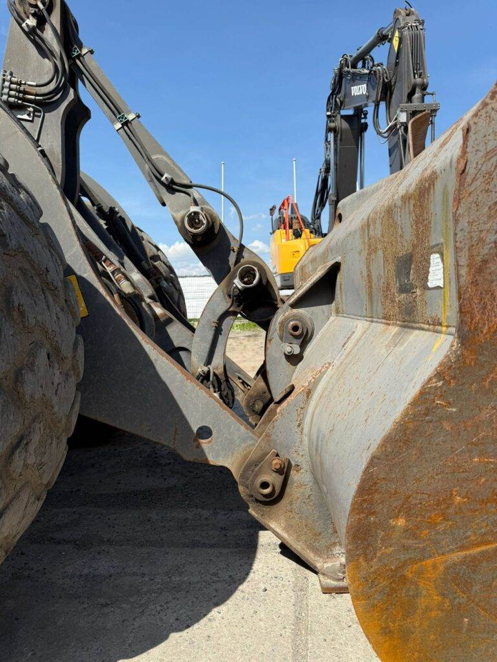 Utovarivač točkaš Volvo L60H: slika 19