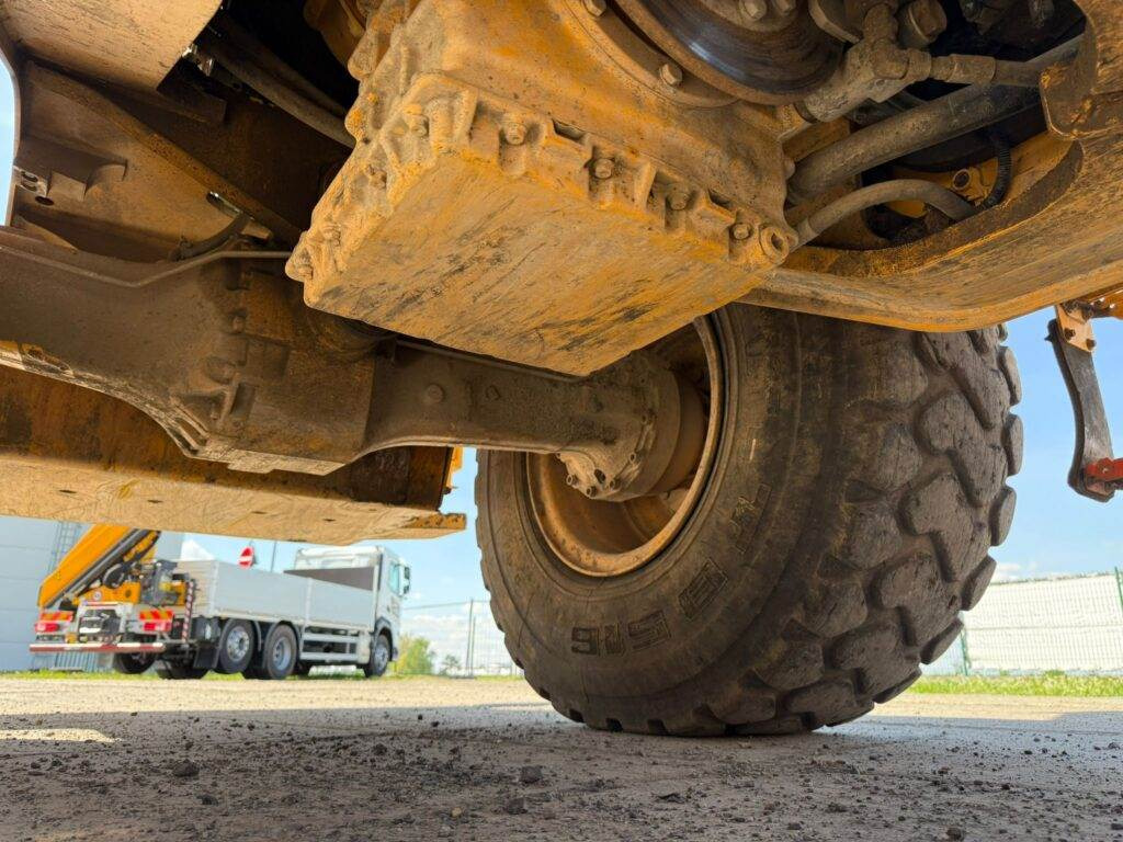 Utovarivač točkaš Volvo L60H: slika 13