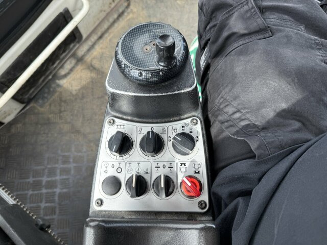 BOMAG BW 174 AP-4 AM Walze 12 Ton *Vibrator *Streuer - Valjak: slika 2 BOMAG BW 174 AP-4 AM Walze 12 Ton *Vibrator *Streuer - Valjak: slika 2