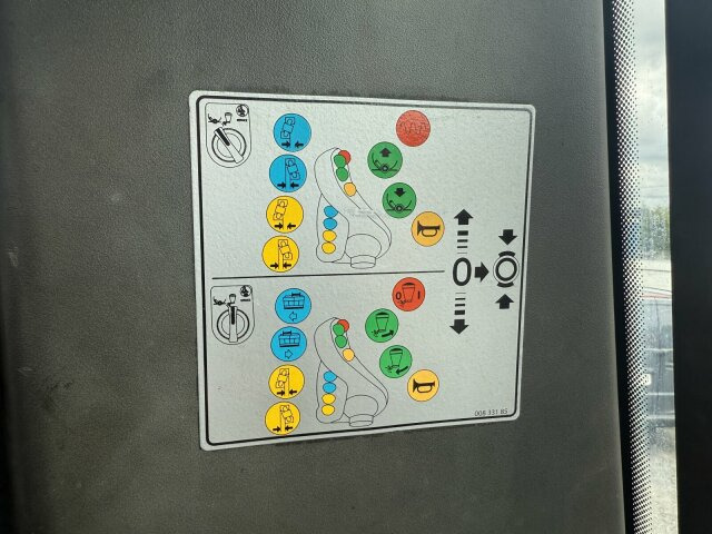 BOMAG BW 174 AP-4 AM Walze 12 Ton *Vibrator *Streuer - Valjak: slika 5 BOMAG BW 174 AP-4 AM Walze 12 Ton *Vibrator *Streuer - Valjak: slika 5