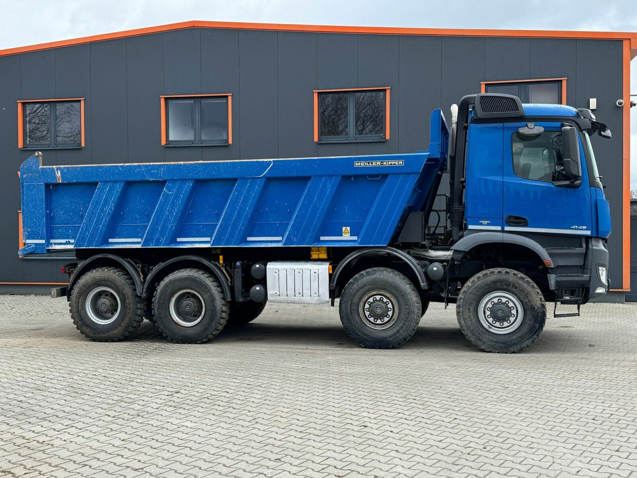 Mercedes-Benz AROCS 4145 8x8 EURO6 Muldenkipper TOP! - Istovarivač: slika 4 Mercedes-Benz AROCS 4145 8x8 EURO6 Muldenkipper TOP! - Istovarivač: slika 4